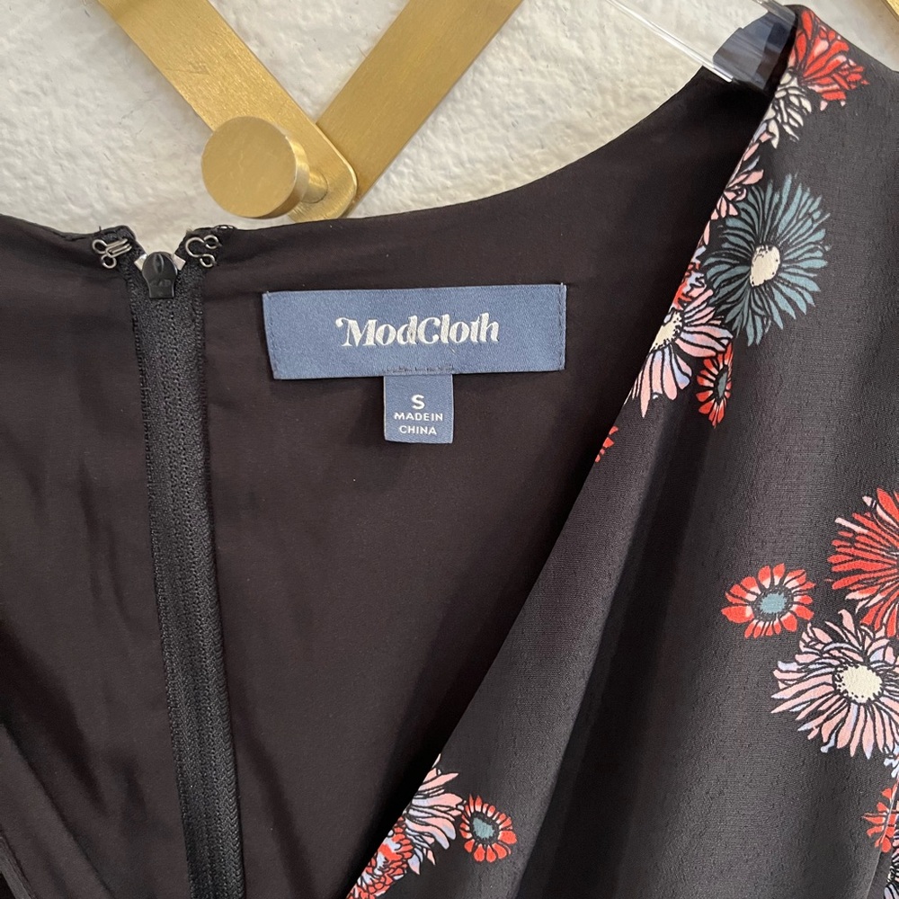 ModCloth Poetic Presence Surplice Floral Dress Black Small - Picture 7 of 10